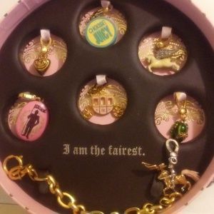 JUICY COUTURE Golden Fairytale Charm Bracelet Set